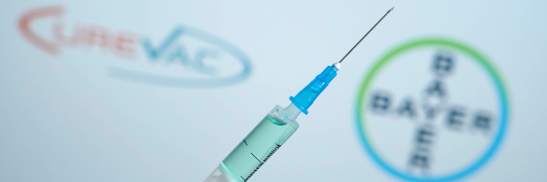 Der Pharma-Riese Bayer unterstützt Curevac bei der Impfstoffproduktion.