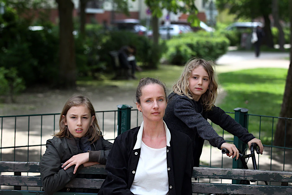 Maria und ihre beiden Söhne. Nikolas (l.) und Arvid haben in der Pandemie oft zurückstecken müssen.