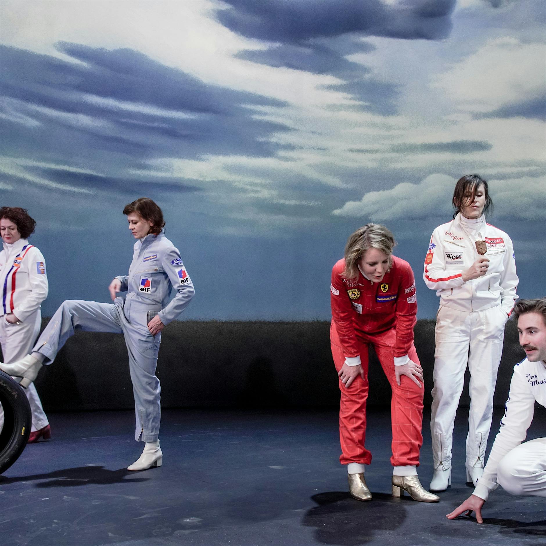 „Goodyear“ von René Pollesch: Das Deutsche Theater lässt Publikum ins Haus