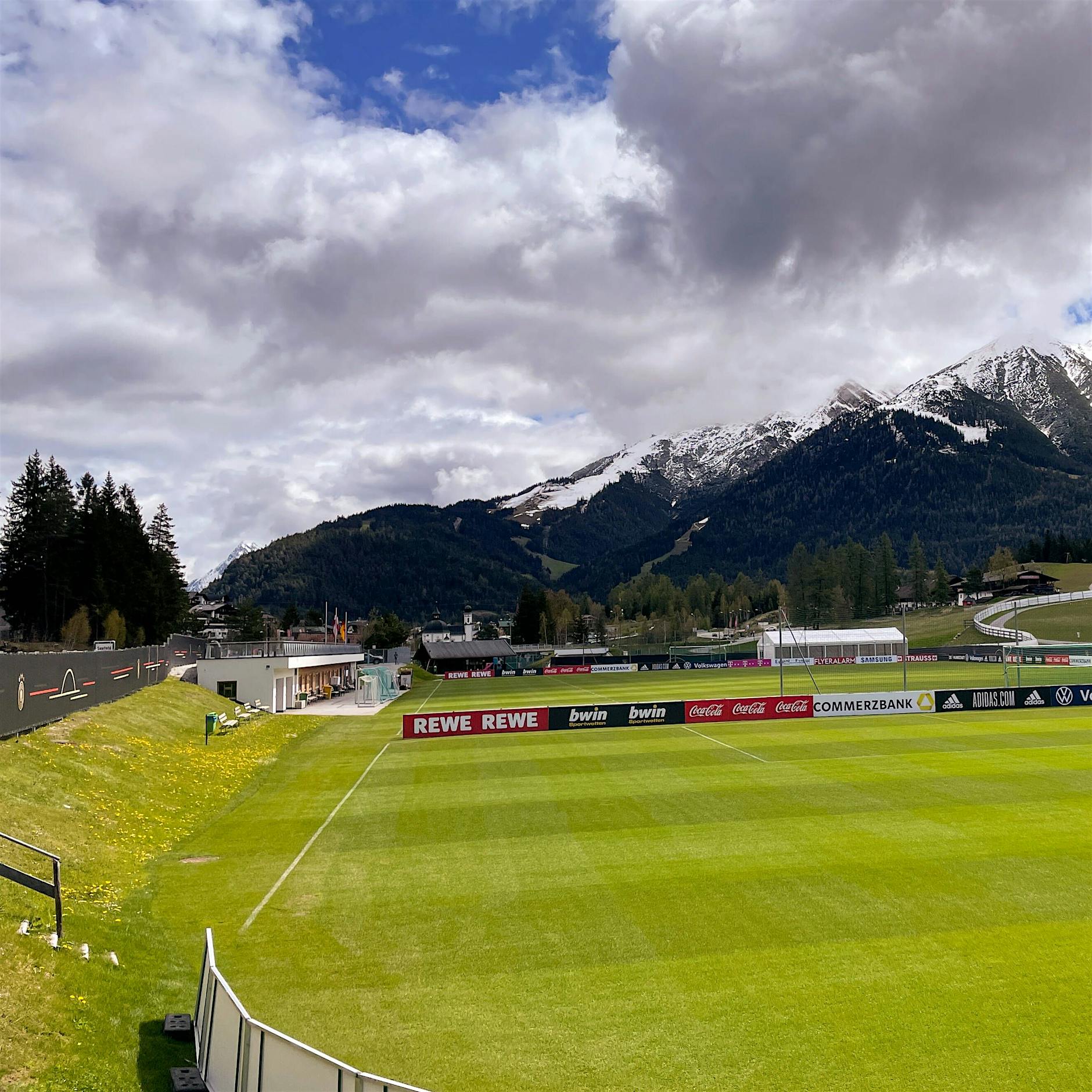 Als Ballack fehlte und Özil schwieg: 17 Jahre Trainingslager in der Ära Jogi Löw