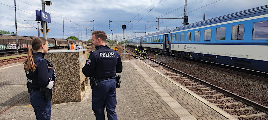 In Nauen musste ein Zug nach einem Brand evakuiert werden.