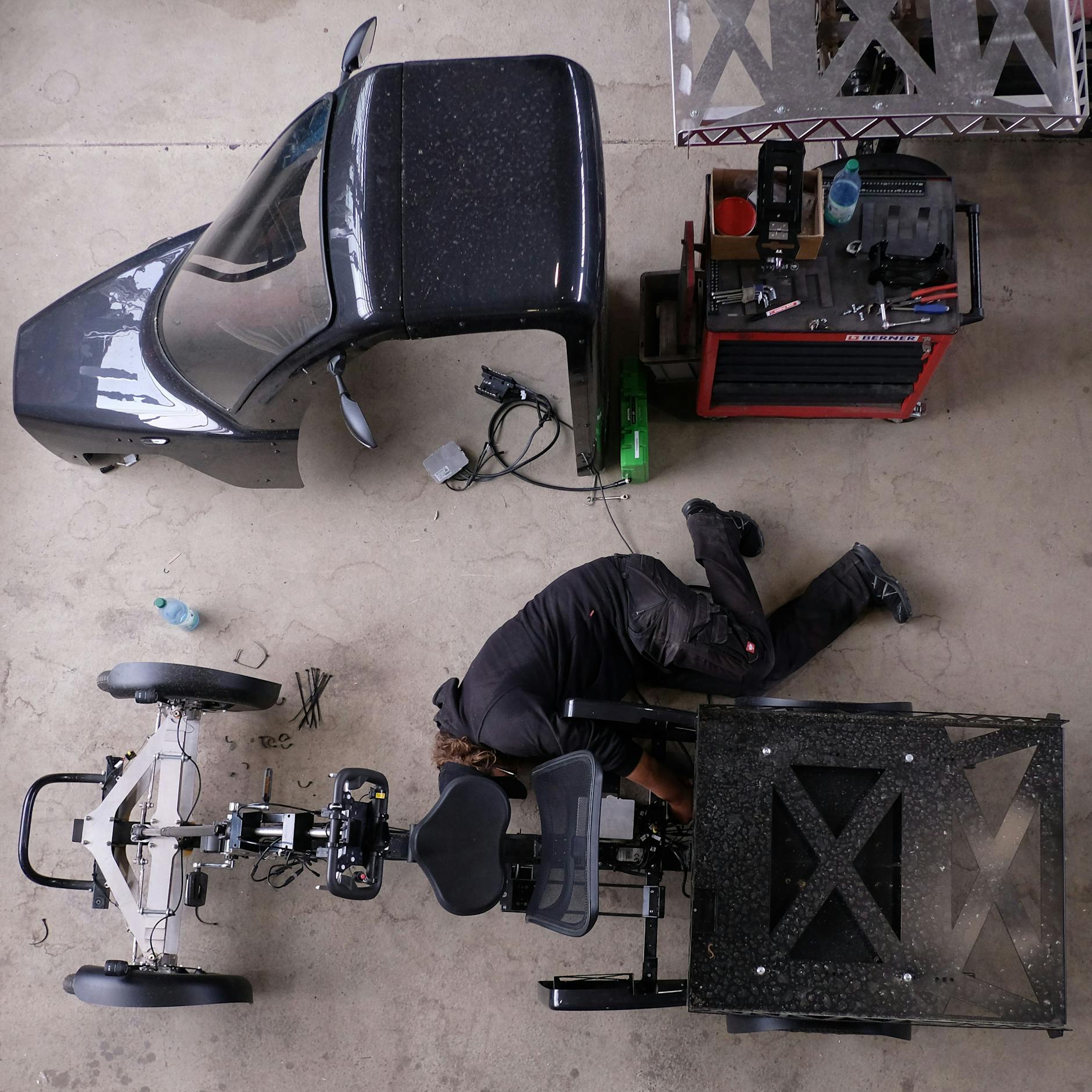 Schrauber beim schrauben.