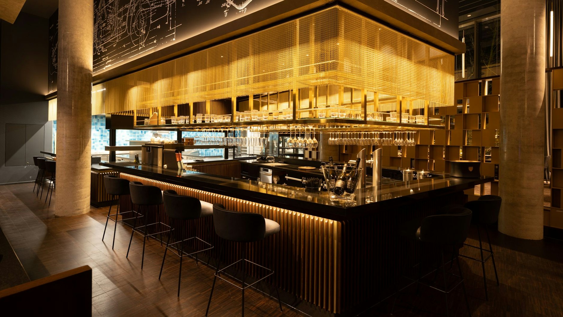 100 Sitzplätze in edlem Art-déco-Interieur: Abendstimmung im The Cord.