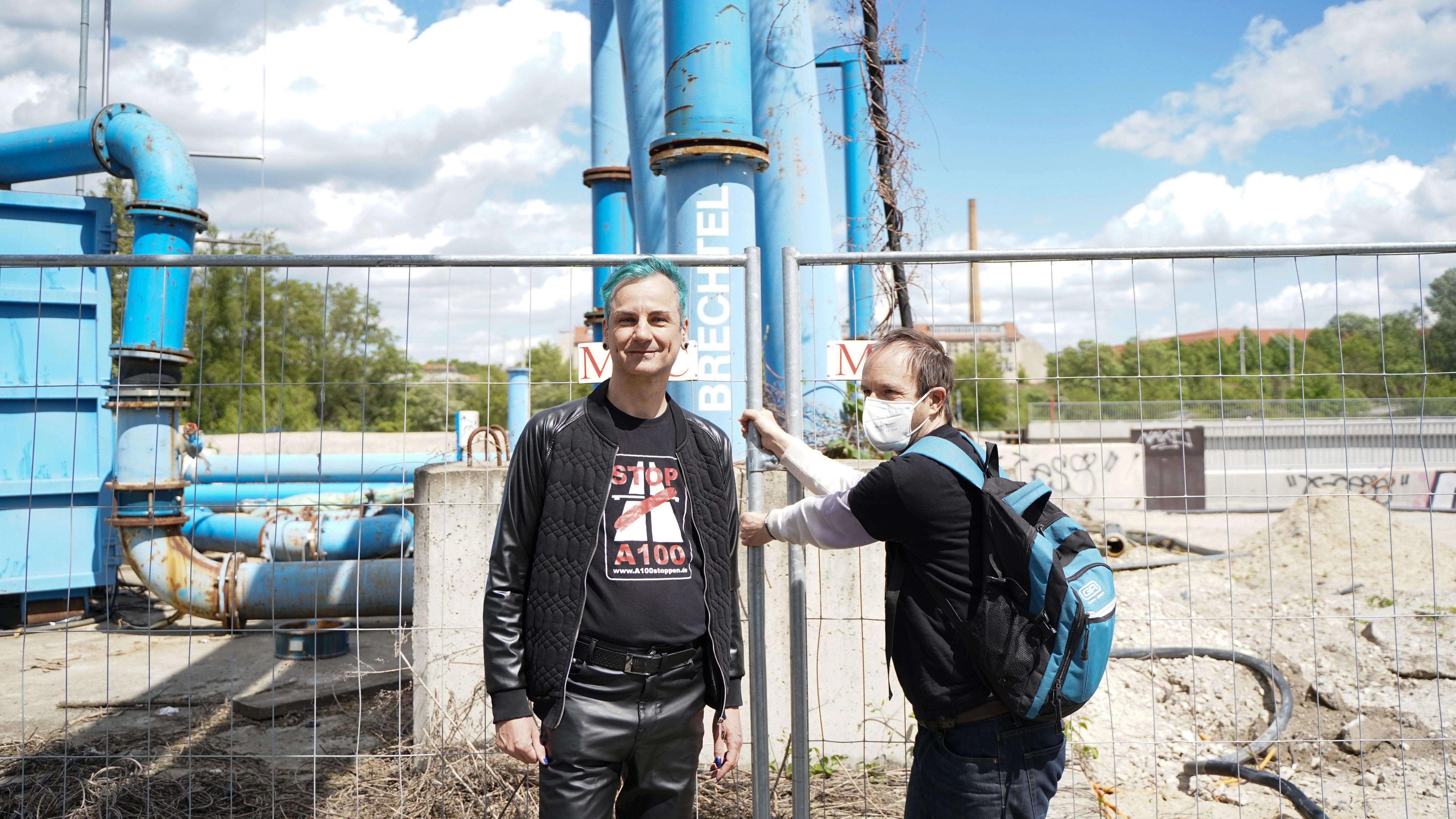 Seit vielen Jahren protestieren Tobias Trommer (l.) und Rolf Schulz vom&nbsp;Aktionsbündnis „A100 stoppen“ gegen den Weiterbau der Autobahn von Neukölln nach Treptow. Nun bekommen die A100-Kritiker neue Mitstreiter.&nbsp;
