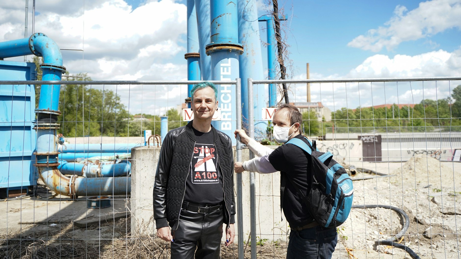 Seit vielen Jahren protestieren Tobias Trommer (l.) und Rolf Schulz vom&nbsp;Aktionsbündnis „A100 stoppen“ gegen den Weiterbau der Autobahn von Neukölln nach Treptow. Nun bekommen die A100-Kritiker neue Mitstreiter.&nbsp;