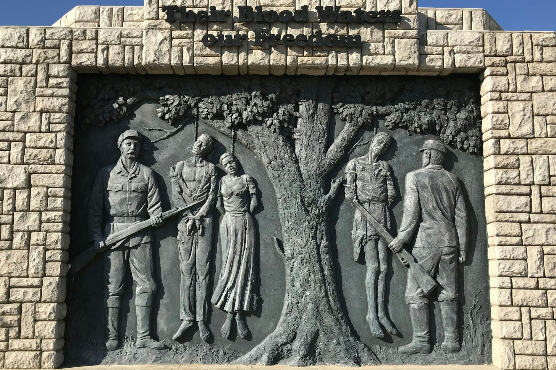Ein Denkmal erinnert im Zentrum der namibischen Hauptstadt Windhoek an den von deutschen Kolonialtruppen begangenen Völkermord an den Herero und Nama von 1904 bis 1908.