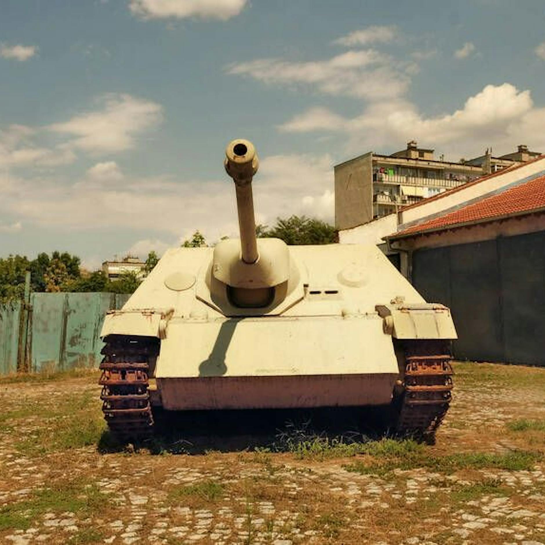 Er hatte einen Wehrmachts-Panzer im Keller seiner Villa – nun steht der 84-jährige Besitzer vor Gericht