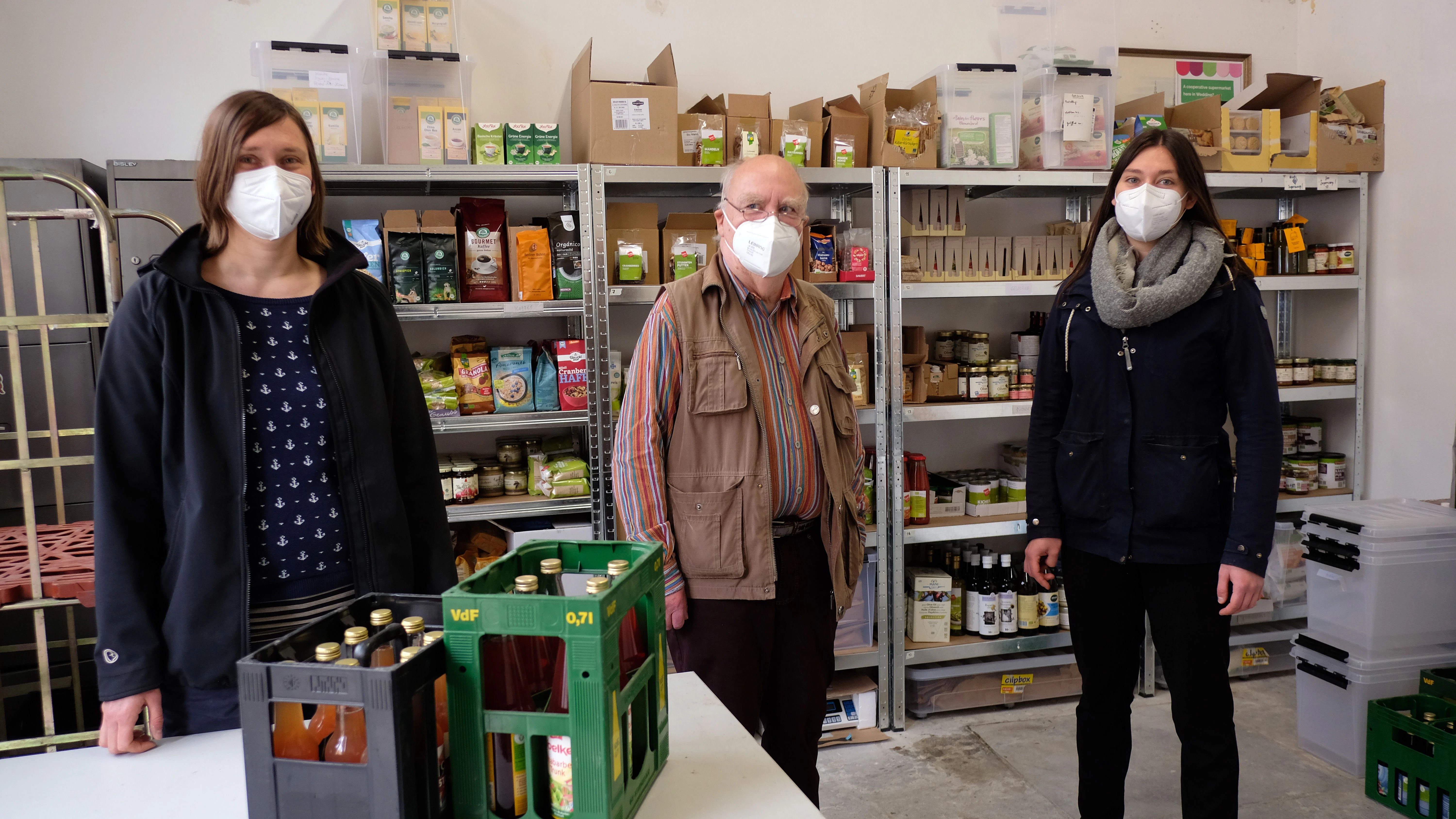 Marie-Luise Albrecht,&nbsp;Micha und&nbsp;Johanna Kühner im Projektraum in den Osramhöfen. Der eigentliche Raum für den Supermarkt befindet sich ein paar Türen weiter.&nbsp;<br>