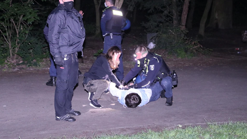 Hasenheide: Polizei Berlin löst Partys auf – Festnahme