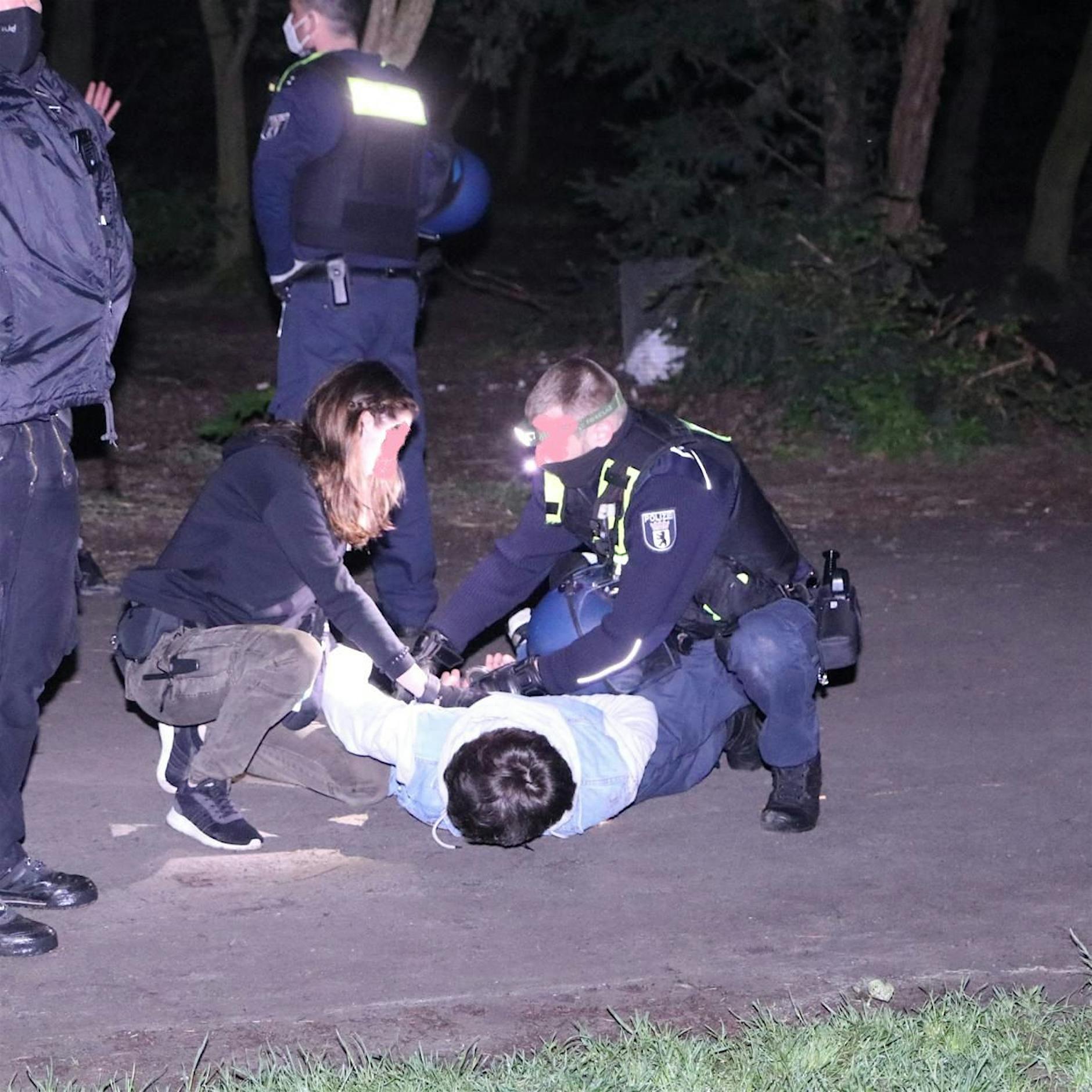 Hasenheide: Polizei Berlin löst Partys auf – Festnahme