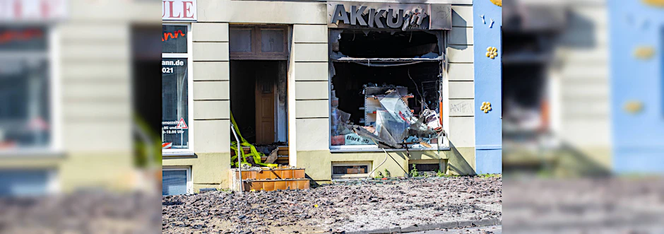 In einem Akku-Laden in der Rostocker Innenstadt kam es zur Explosion.