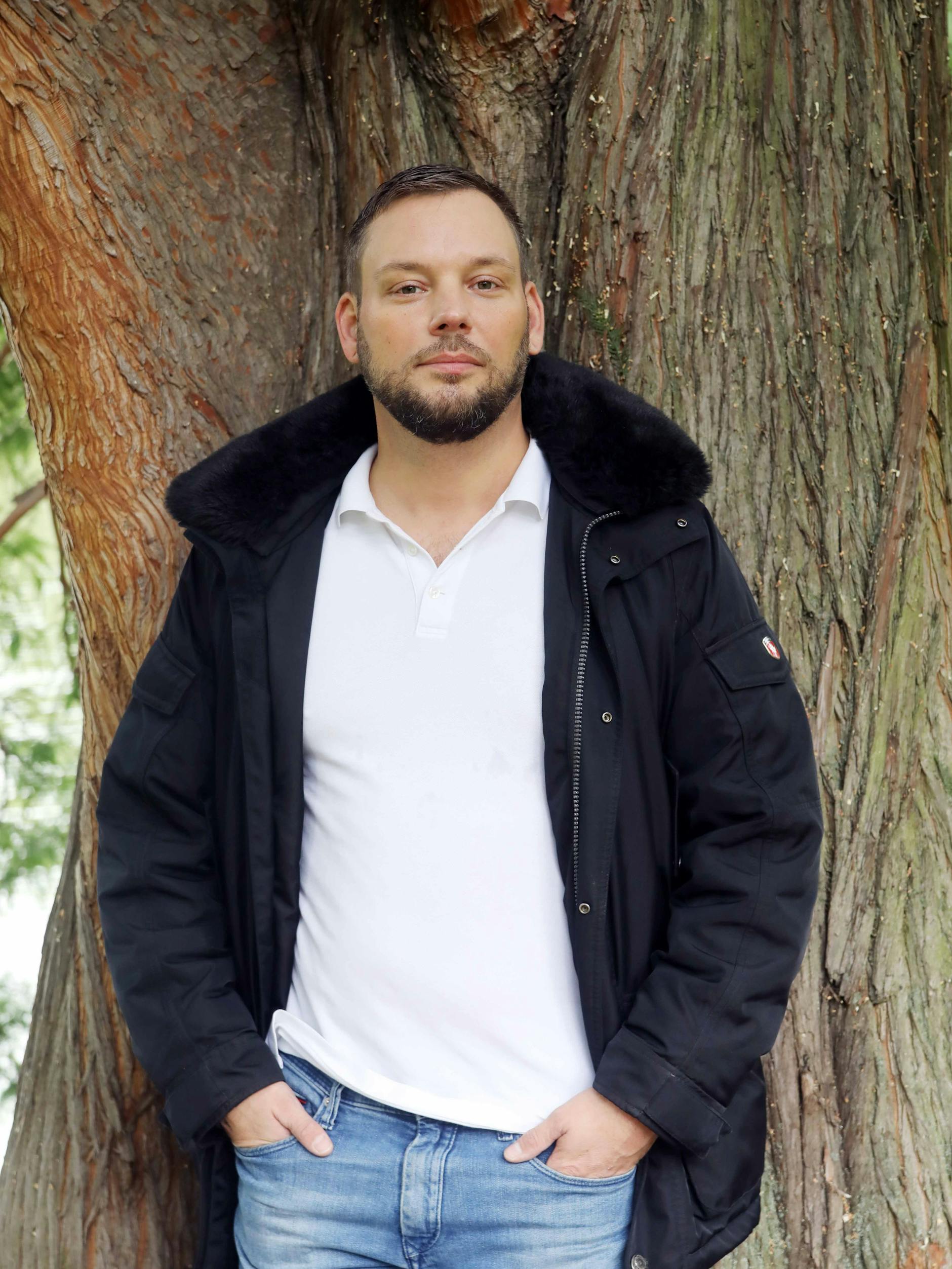 Tierschützer Stefan Klippstein befreit regelmäßig Hundebabys aus den Fängen von Welpenhändlern.