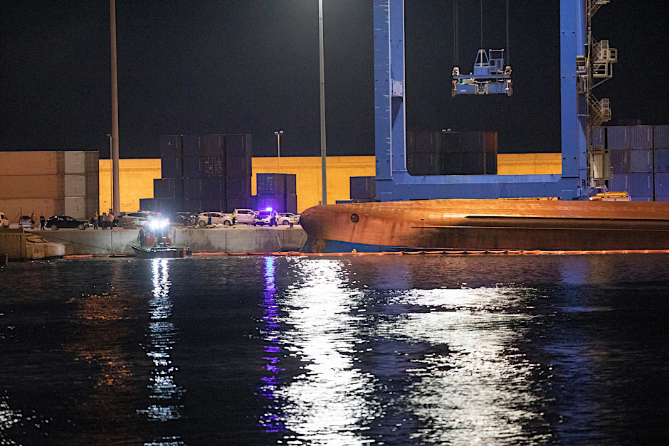 Das gekenterte Frachtschiff im Hafen von&nbsp;Castellón