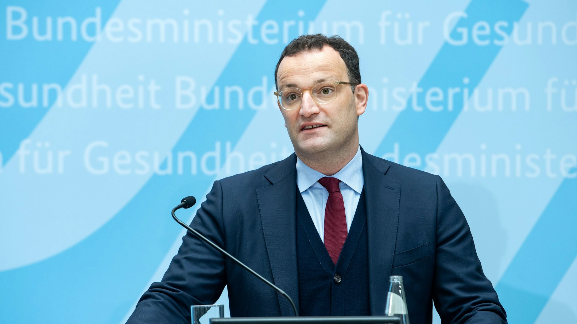 Bundesgesundheitsminister Jens Spahn (CDU) will die Corona-Teststellen jetzt stärker kontrollieren. Auch in Berlin müssen die Testzentren mit Kontrollen rechnen (Archivbild).&nbsp;