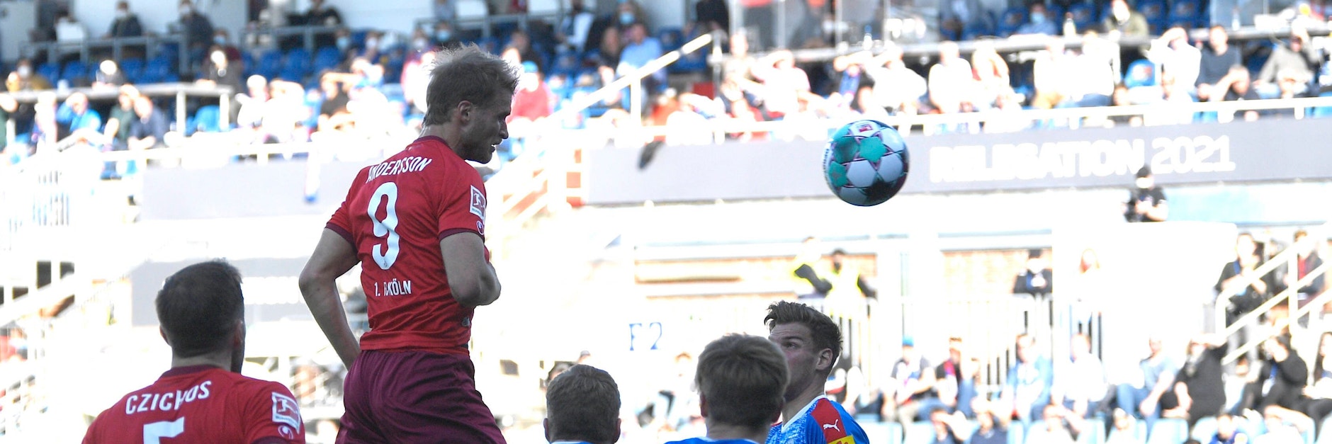 Damit ist der 1. FC Köln endgültig auf einem guten Weg: Sebastian Andersson köpft zum 3:1 in Kiel ein.&nbsp;
