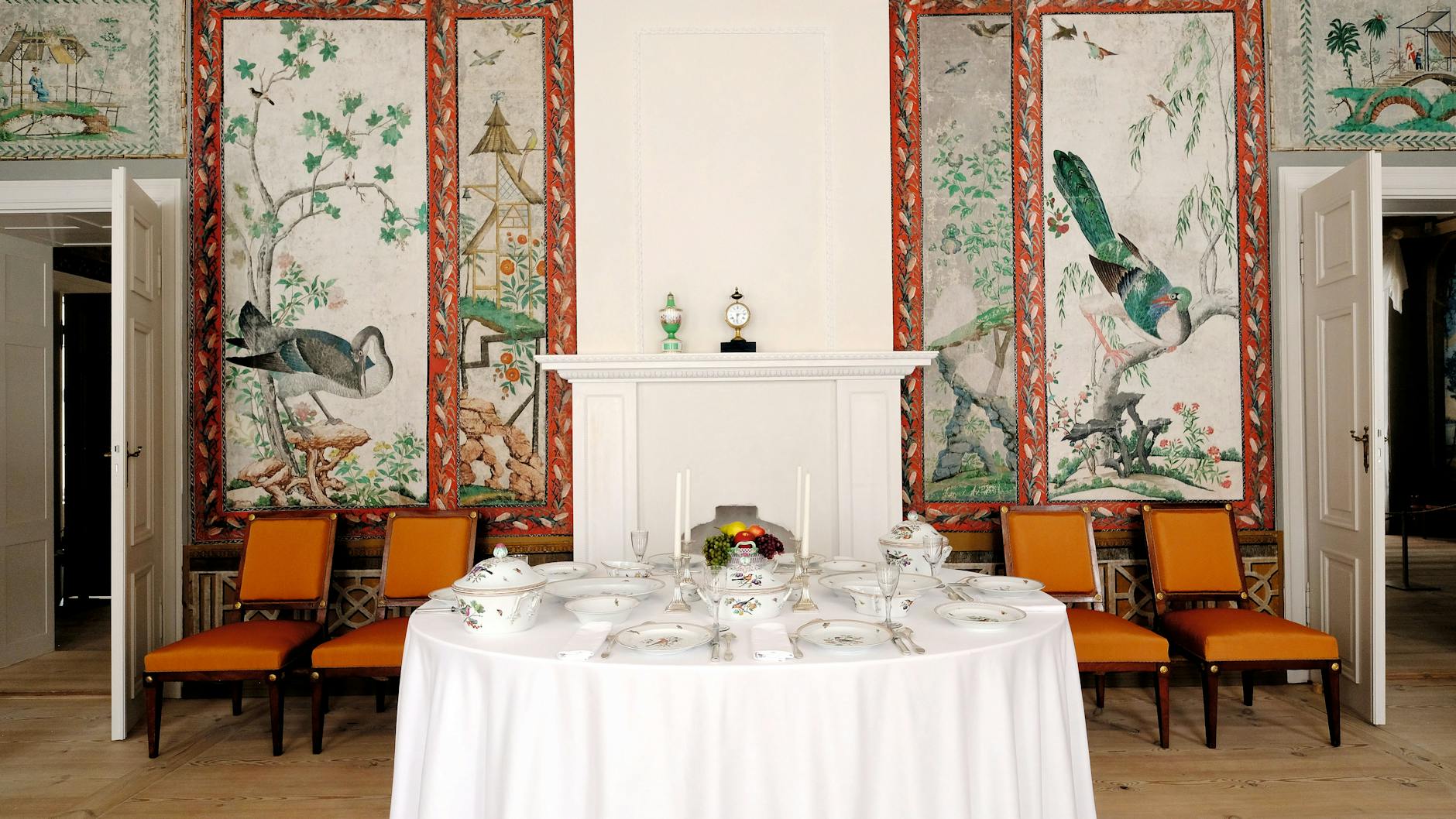 Heiter zeigt sich heute wieder das restaurierte Speisezimmer auf Paretz.