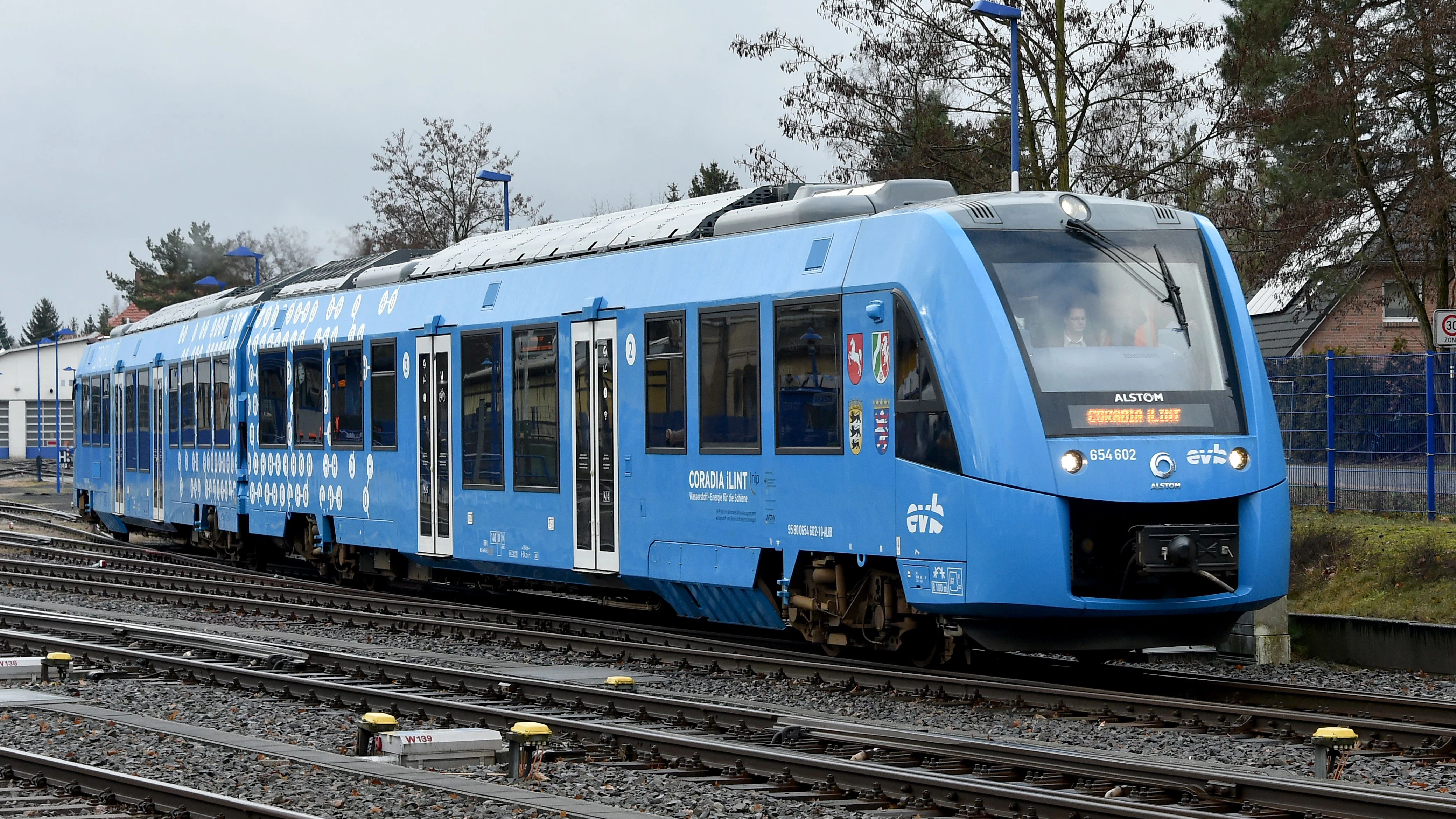 Schon 2019 führte die Niederbarnimer Eisenbahn einen Zug des französischen Herstellers Alstom, der seine Energie aus Wasserstoff bezieht.
