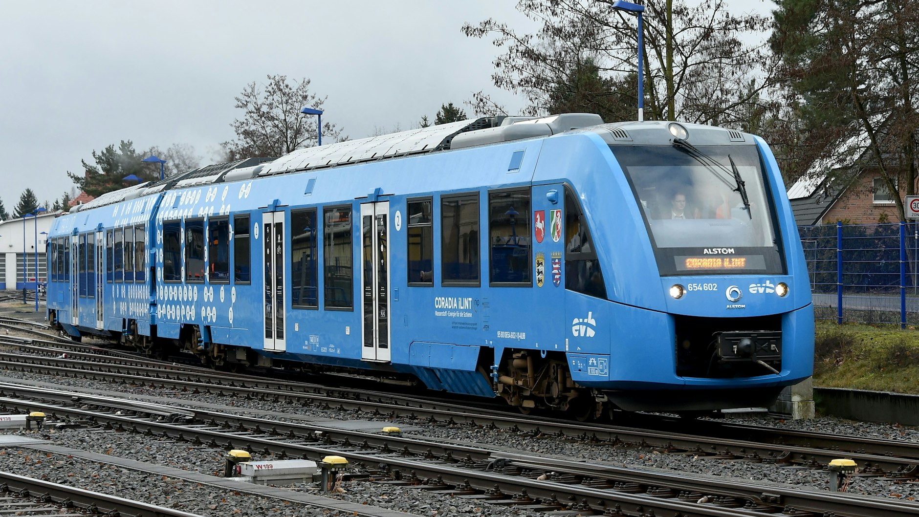 Schon 2019 führte die Niederbarnimer Eisenbahn einen Zug des französischen Herstellers Alstom, der seine Energie aus Wasserstoff bezieht.
