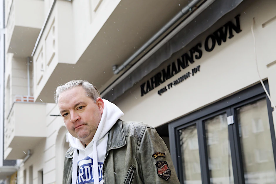 Christian Kahrmann vor seinem inzwischen geschlossenem Café