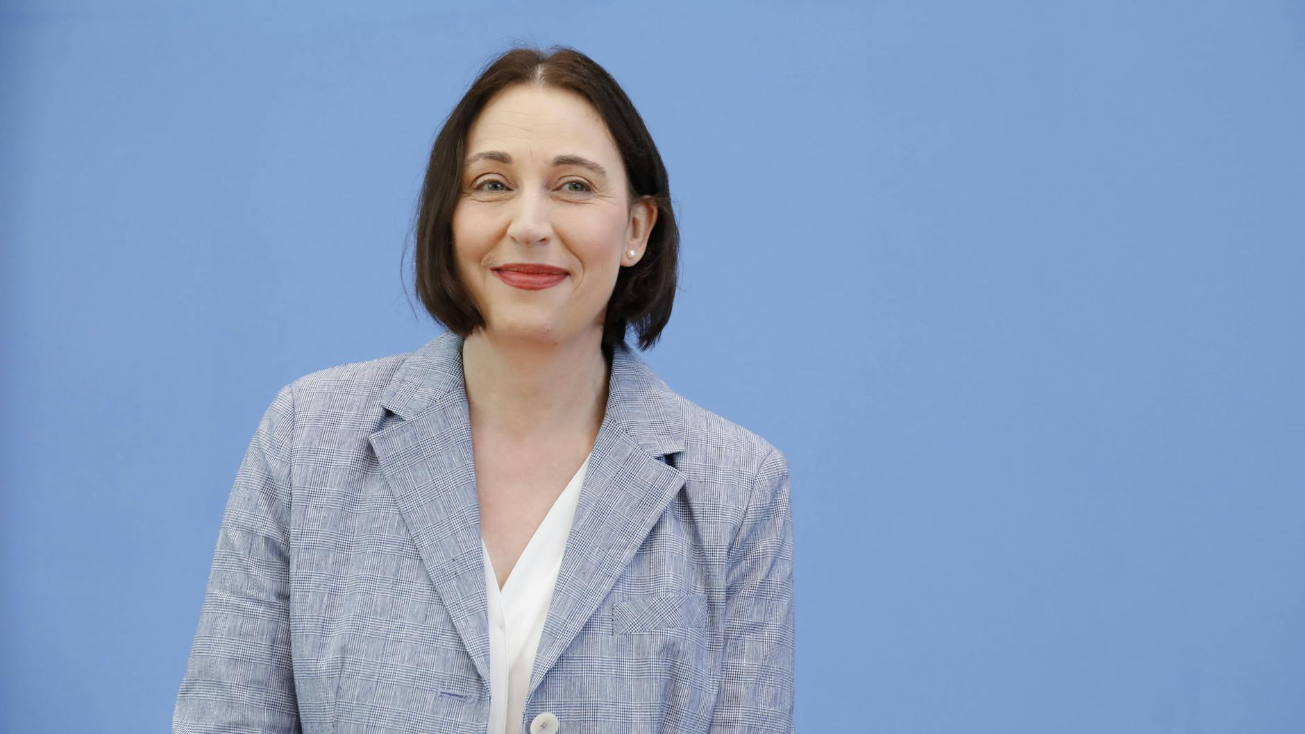 Kontaktnachweise, die im Zuge der Corona-Pandemie erbracht werden müssen, bieten oftmals Anlass zu Datenschutzbeschwerden. Dies geht offenbar aus einem Bericht hervor, der am Montag von der brandenburgischen Datenschutzbeauftragte Dagmar Hartge vorgestellt werden soll. 