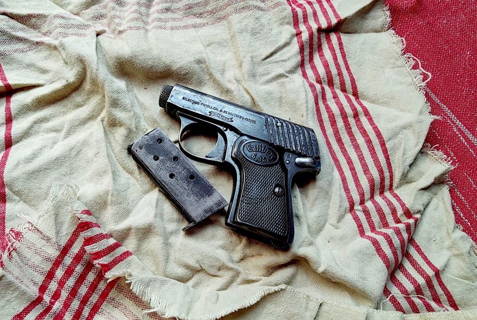 Mitunter gehören auch längst vergessene Waffen zu einem Nachlass. Wichtig: Die Schusswaffe nicht einfach selbst zur Polizei bringen.&nbsp;