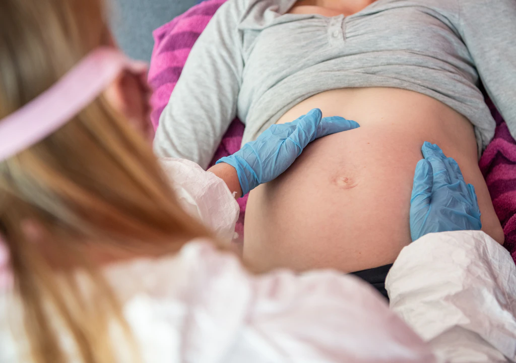 Corona: Sollten sich schwangere Frauen impfen lassen?