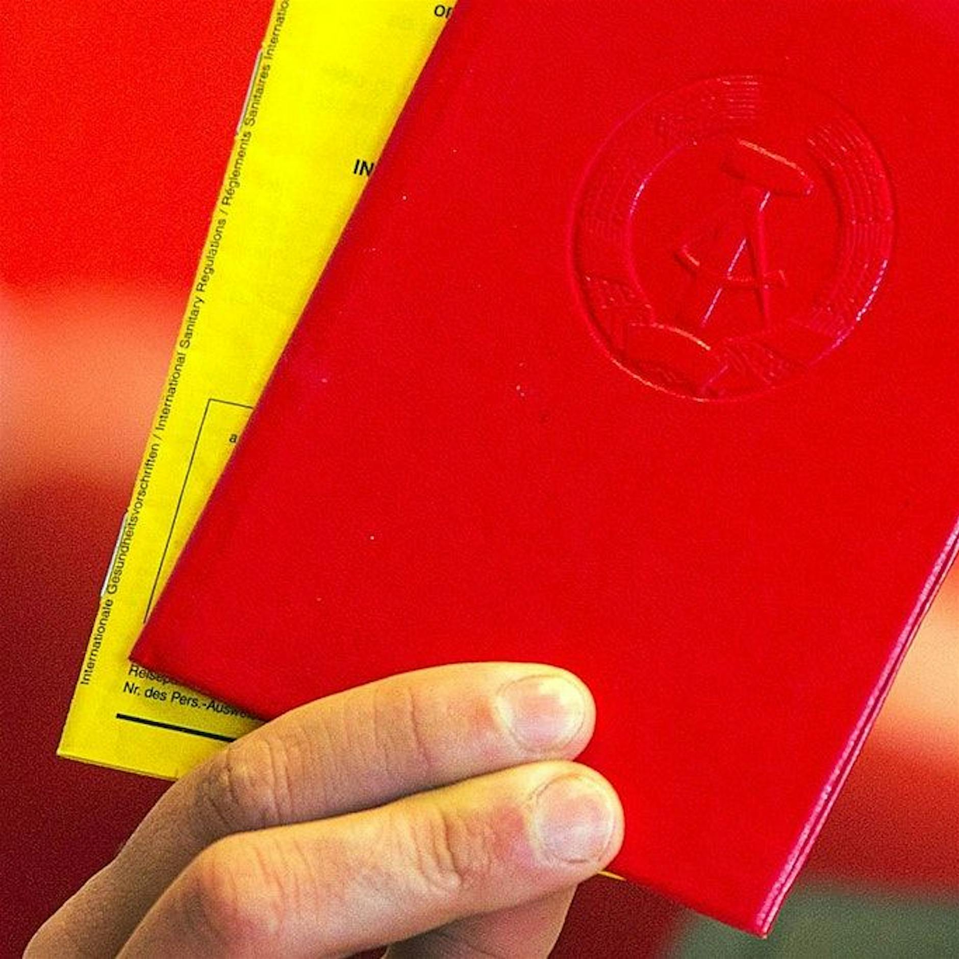 Was mein DDR-Impfpass mit dem ersten europäischen Ausweis zu tun hat