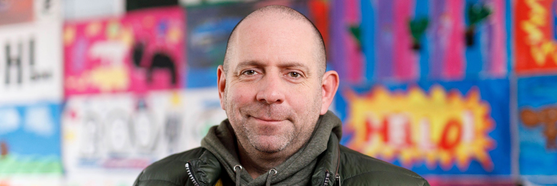 Der als Ikke Hüftgold bekannte Schlagersänger Matthias Distel hatte Vorwürfe gegen den Sender Sat.1 wegen der Reihe „Plötzlich arm, plötzlich reich“ erhoben.