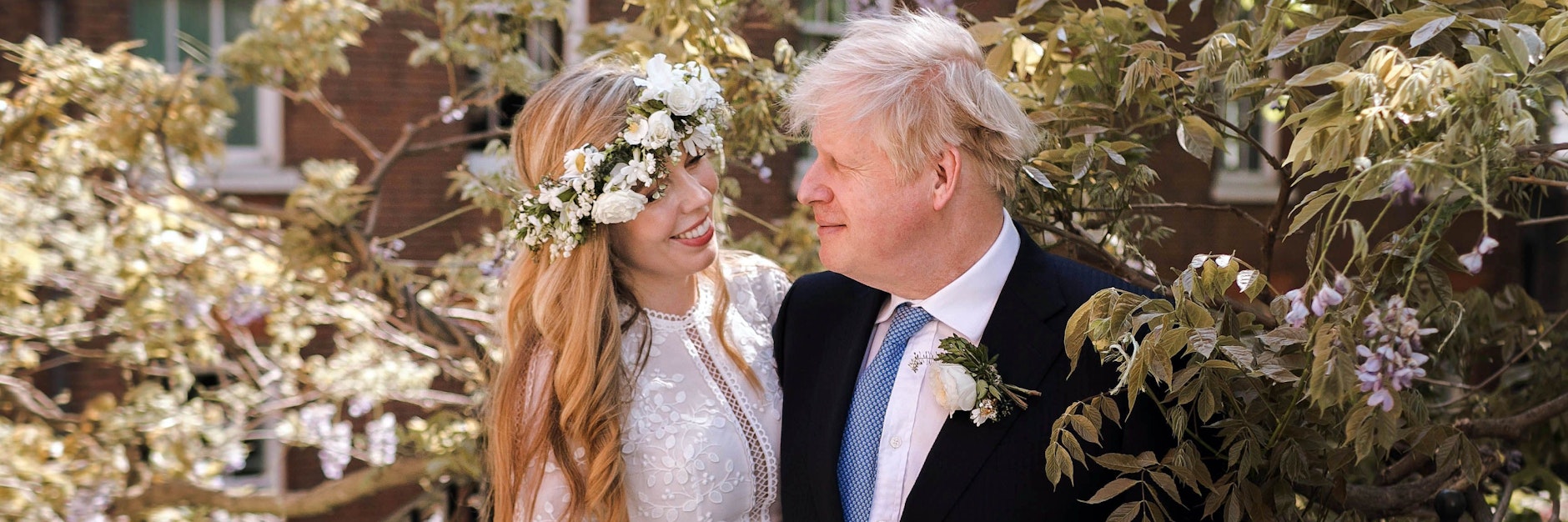 Im Garten von Downing Street Nr. 10 ließ das Paar das offizielle Hochzeitsbild aufnehmen.