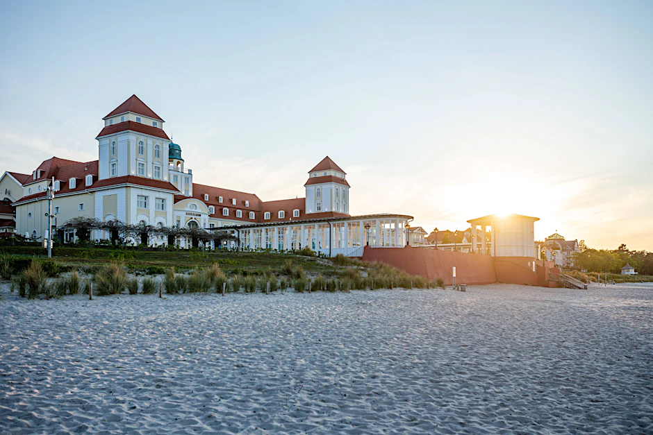 Endlich ist wieder Urlaub an der Ostsee wie hier in Binz auf Rügen möglich. Hotels, Pensionen, Ferienwohnungen und Campingplätze sind wieder offen.