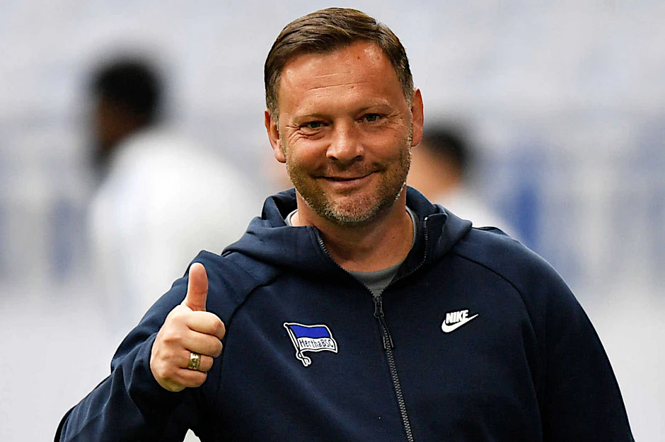 Daumen hoch für Herthas Trainer Pal Dardai. Er bleibt im Amt.&nbsp;