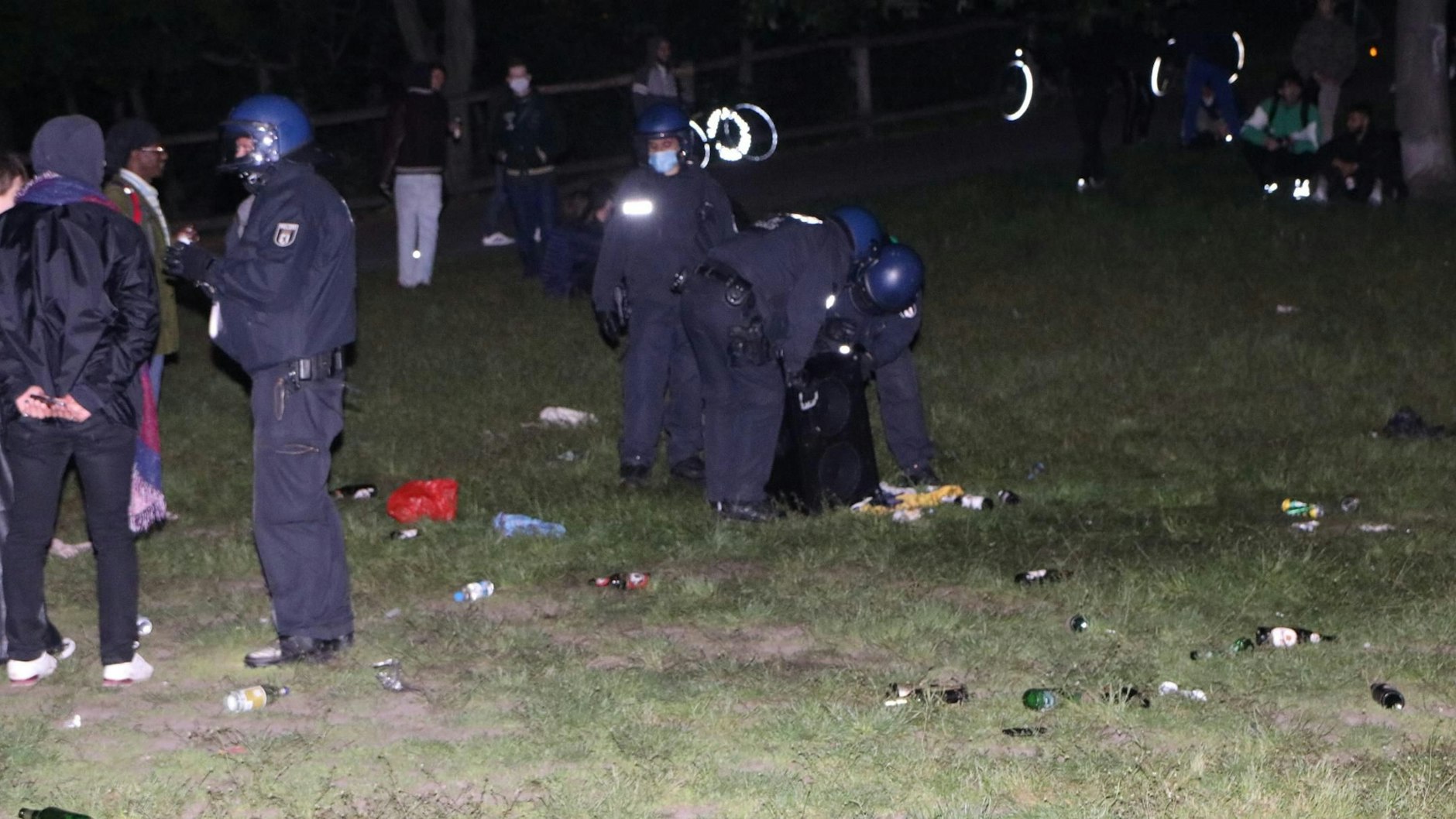 Die zweite Nacht in Folge waren die Beamten der Berliner Polizei in der Hasenheide im Einsatz. Neun Musikanlagen wurden sichergestellt.