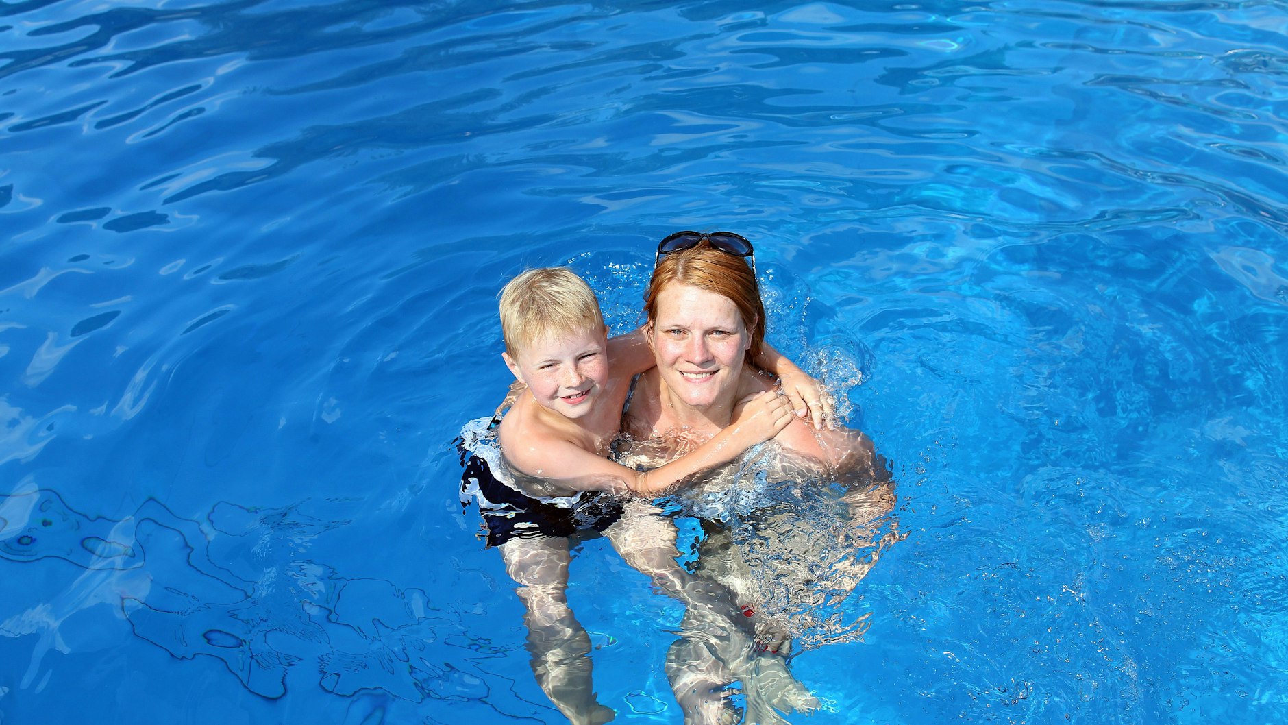 Baden in Freibädern in Berlin ist trotz Corona für Groß und Klein erlaubt (Archivbild).