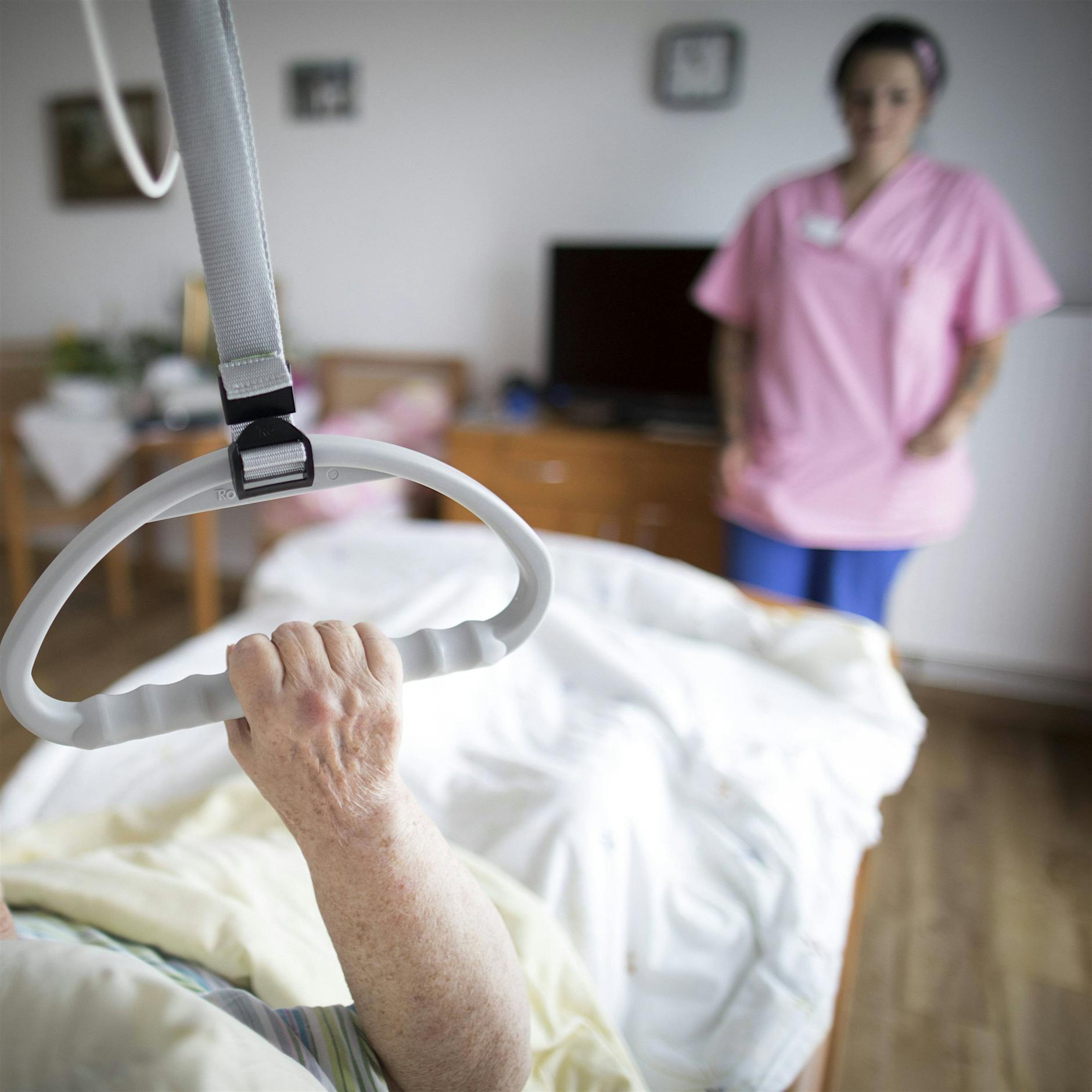 Halbherzig, schlecht finanziert, katastrophal: Kritik an neuer Pflegereform