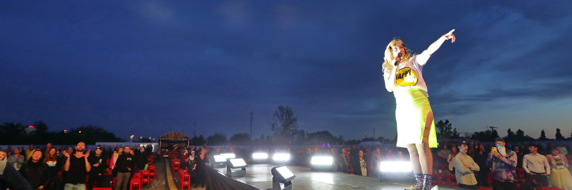 Das Festival „Unter freiem Himmel“ in Schönefeld: So wie im vergangenem Jahr bei dem Konzert mit Mia können dort die Zuschauer in mit Getränkekisten abgesperrten Bereichen die Stars auf der Bühne erleben.