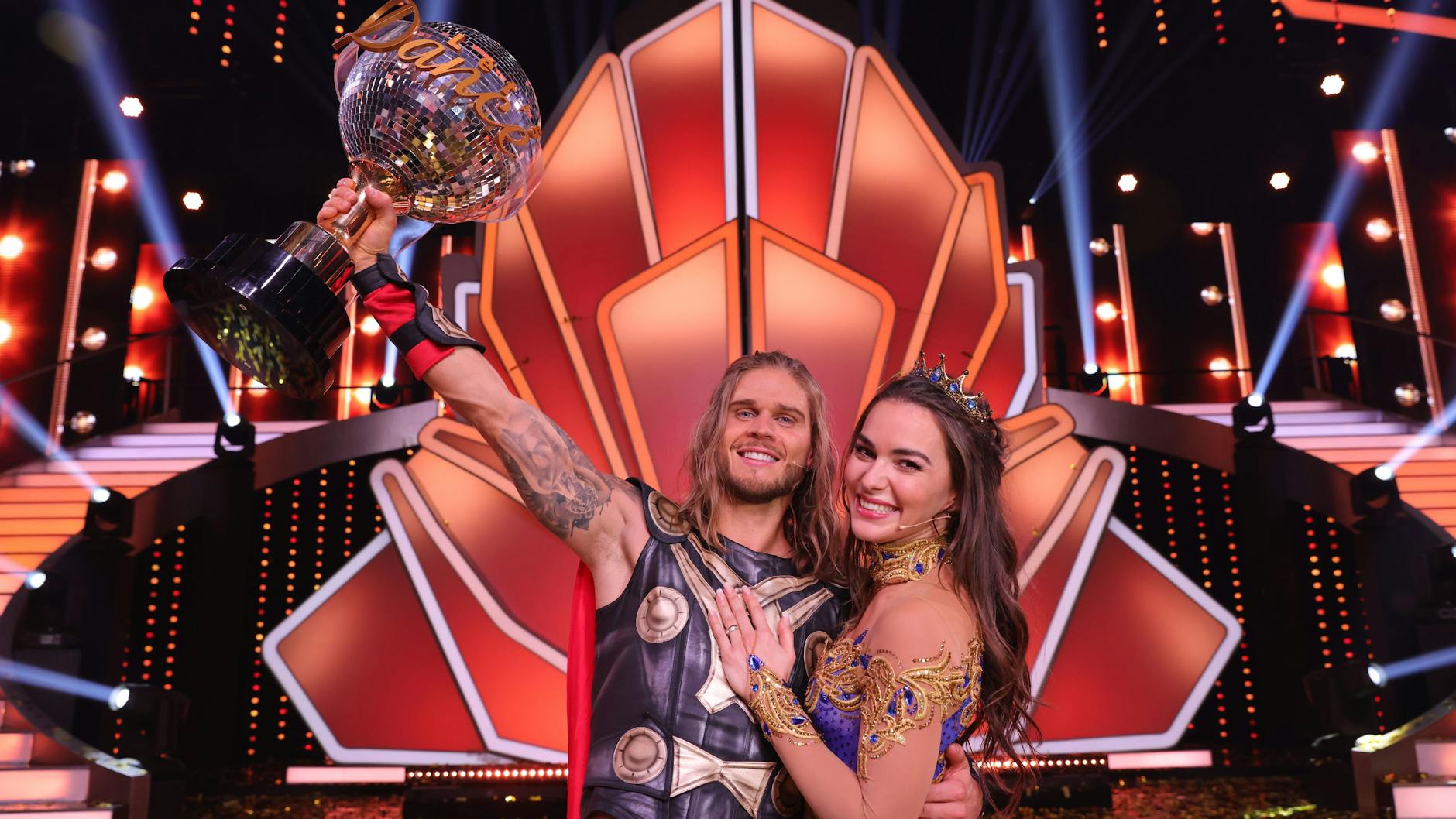 Renata Lusin holte mit dem ehemaligen Profi-Fußballer Rúrik Gíslason den Titel der diesjährigen „Let’s Dance“-Staffel.