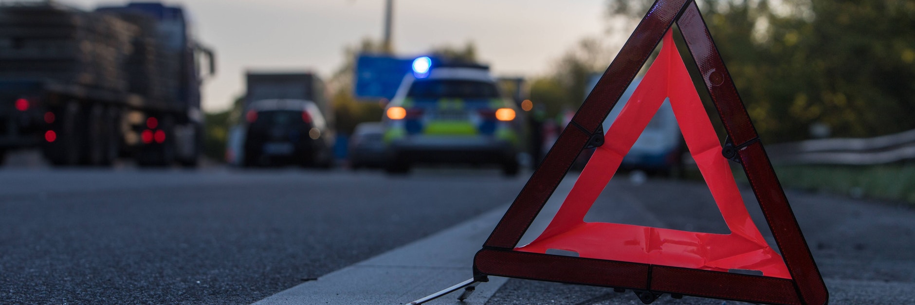Ein 2-Jähriger startet in Lünen das Auto seiner Mutter. Er kam schwerverletzt in ein Krankenhaus.