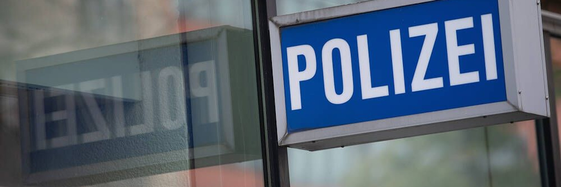 Die erste mit „NSU 2.0“ unterzeichnete Morddrohung wurde bereits 2018 verschickt. Danach erhielten Dutzende weitere Menschen Mails mit rechtsextremen Gewaltfantasien.