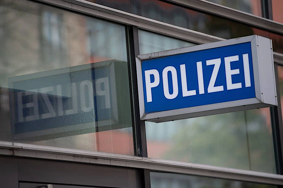 Die erste mit „NSU 2.0“ unterzeichnete Morddrohung wurde bereits 2018 verschickt. Danach erhielten Dutzende weitere Menschen Mails mit rechtsextremen Gewaltfantasien.