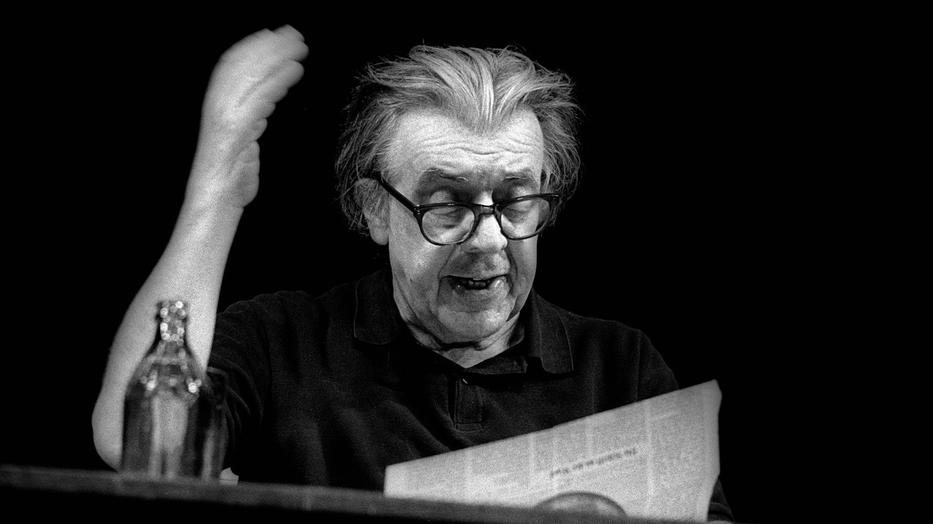 Erich Fried im Oktober 1988 bei einer Lesung im Deutschen Theater.