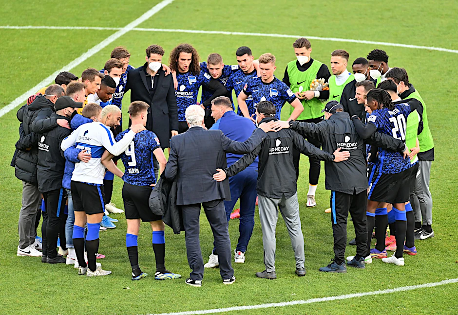 Gemeinsam sind wir stark: Hertha BSC schwor sich in Mainz direkt nach Abpfiff auf die kommenden Spiele ein.&nbsp;