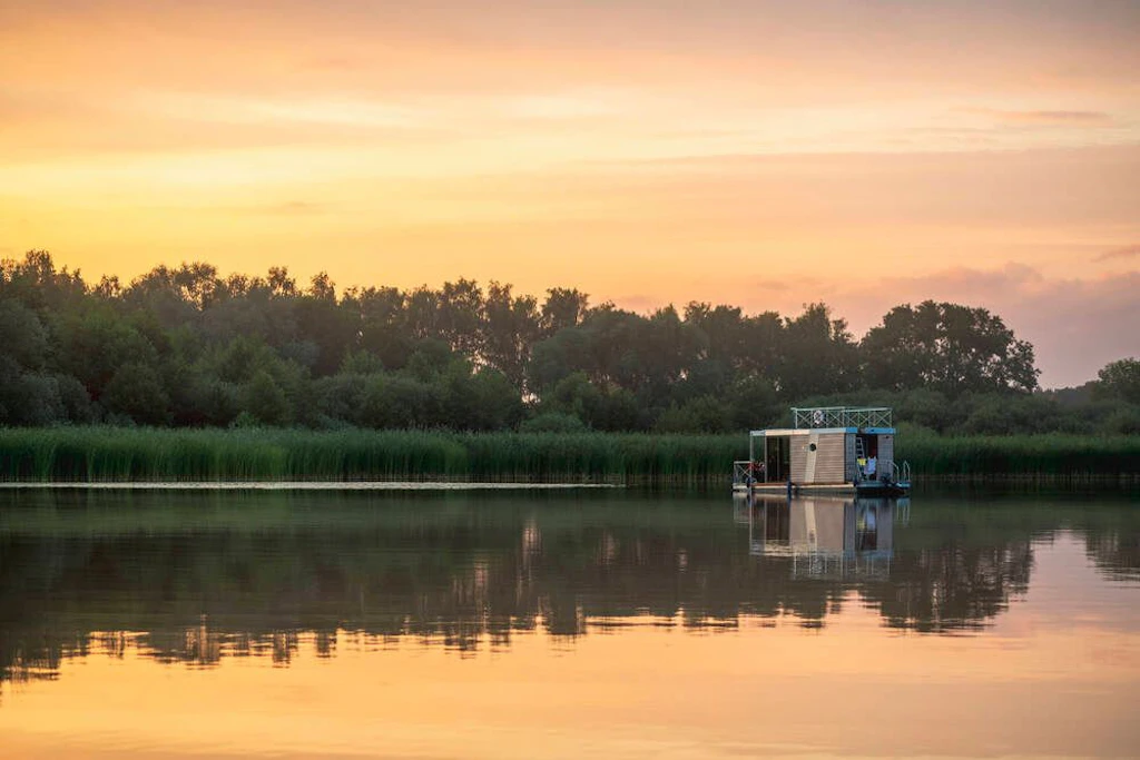 Top Five: Hausboote in und um Berlin mieten und Urlaub auf dem Wasser machen