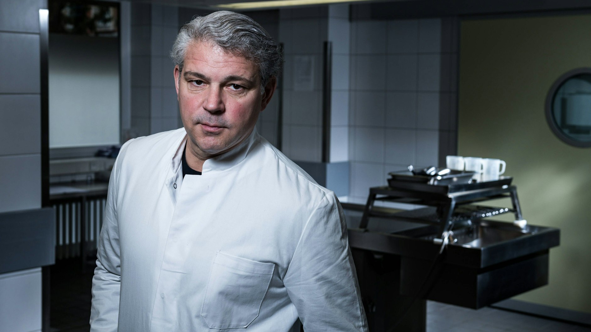 Michael Tsokos ist&nbsp;Leiter des Instituts für Rechtsmedizin der Charité Berlin. Er kritisiert die Öffentlich Rechtlichen scharf.&nbsp;