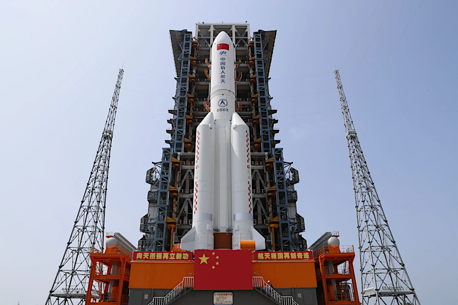 China: Langer-Marsch-5B-Y2-Rakete vor dem Start. Teile eines solchen Ungetüms stürzen in Kürze unkontrolliert zur Erde.&nbsp;
