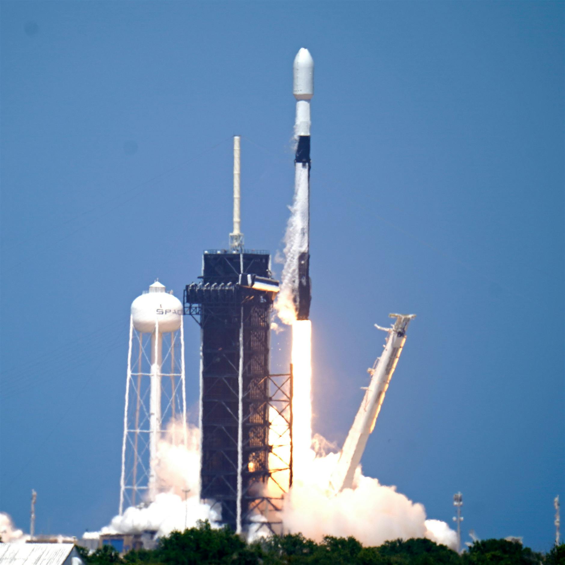 Musk und Bezos kämpfen um die Vorherrschaft in der Raumfahrt