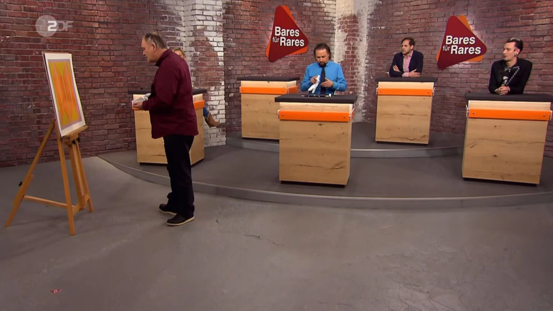 „Bares für Rares“-Händler&nbsp;Walter Waldi Lehnertz kann mit dem Kunstdruck nicht so richtig viel anfangen.