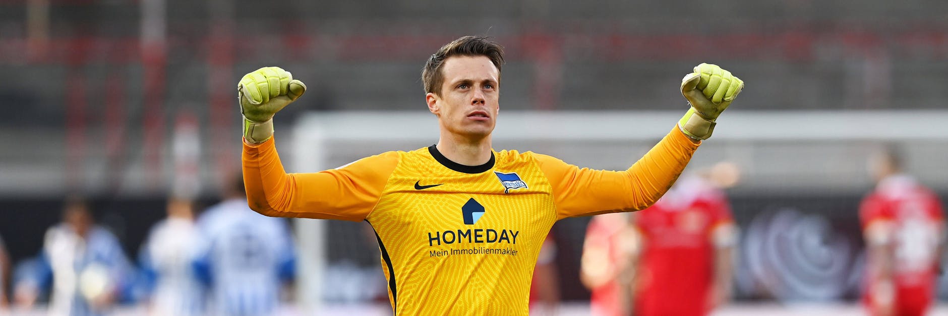 Zwei Fäuste für ein doppeltes Hertha-Happy-End: Torhüter Alexander Schwolow.