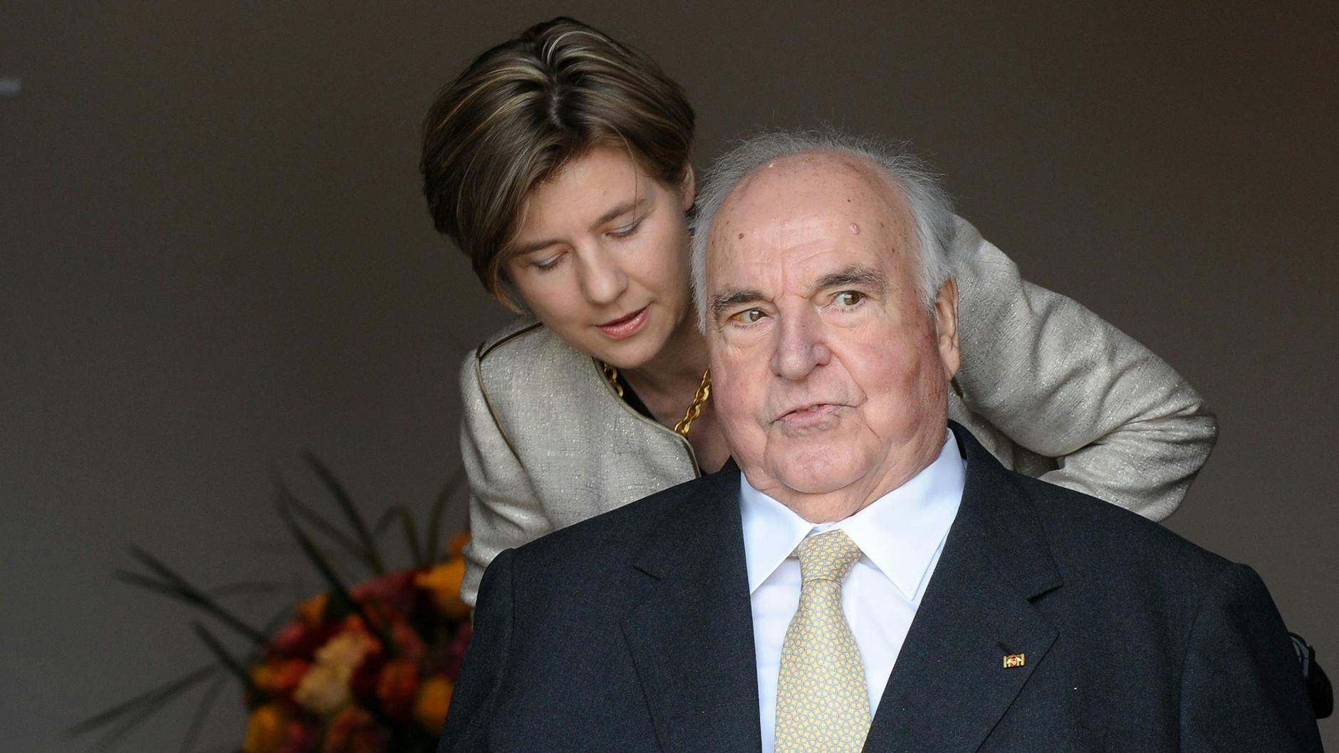 Altkanzler Helmut Kohl (CDU) und seine Ehefrau Maike Kohl-Richter. Die Aufnahme entstand vor Kohls 80. Geburtstag 2010.