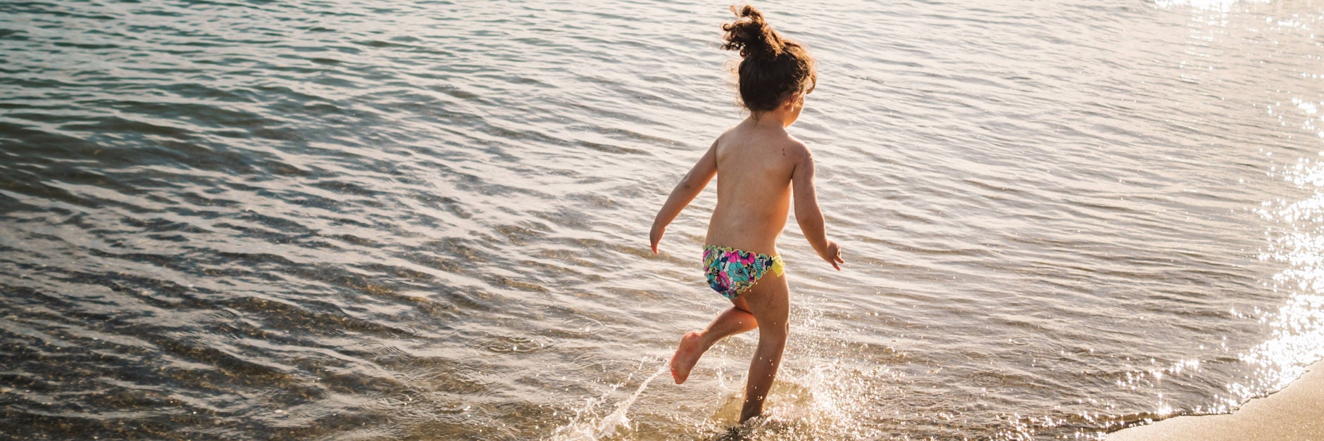 Wo und unter welchen Voraussetzungen im Sommer Urlaub&nbsp; möglich ist, unterscheidet sich von Land zu Land. Wer mit Kindern reist, muss das Kleingedruckte lesen und sich auf PCR-Tests einstellen.&nbsp;