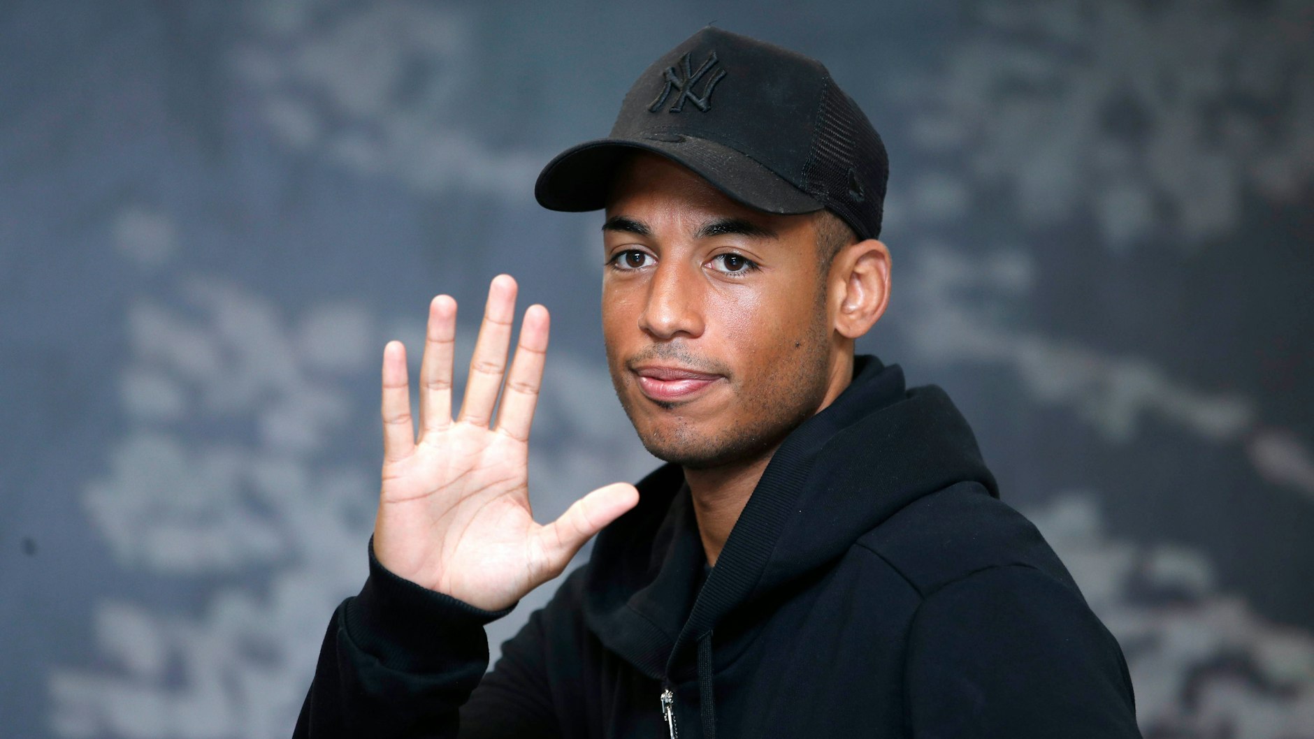 Dennis Aogo, Fußball- nicht Sprachexperte